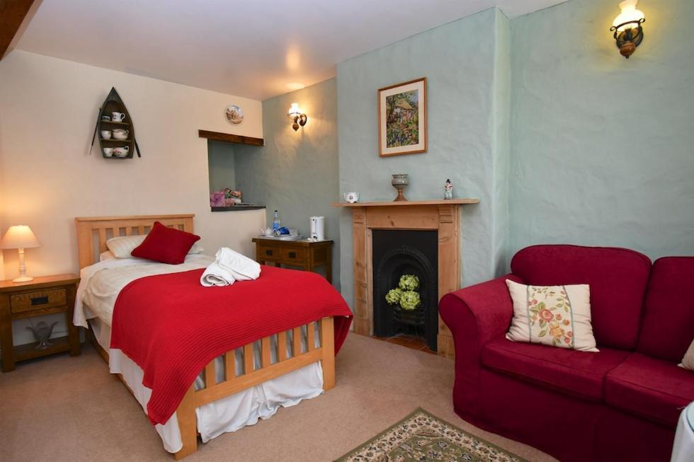 Glascoed Farmhouse Bed and Breakfast Carmarthen Esterno foto