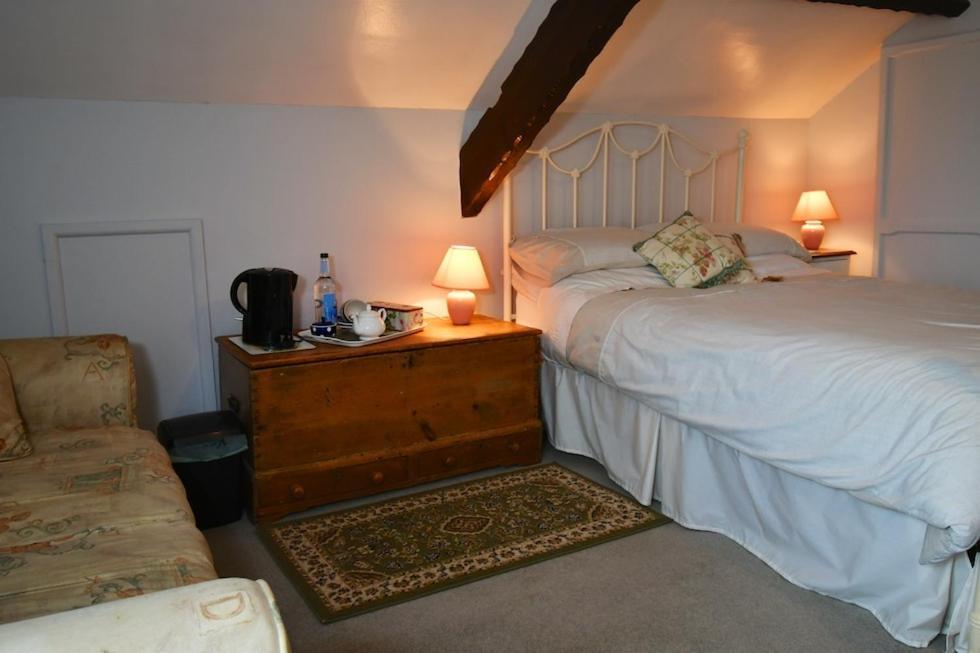 Glascoed Farmhouse Bed and Breakfast Carmarthen Esterno foto